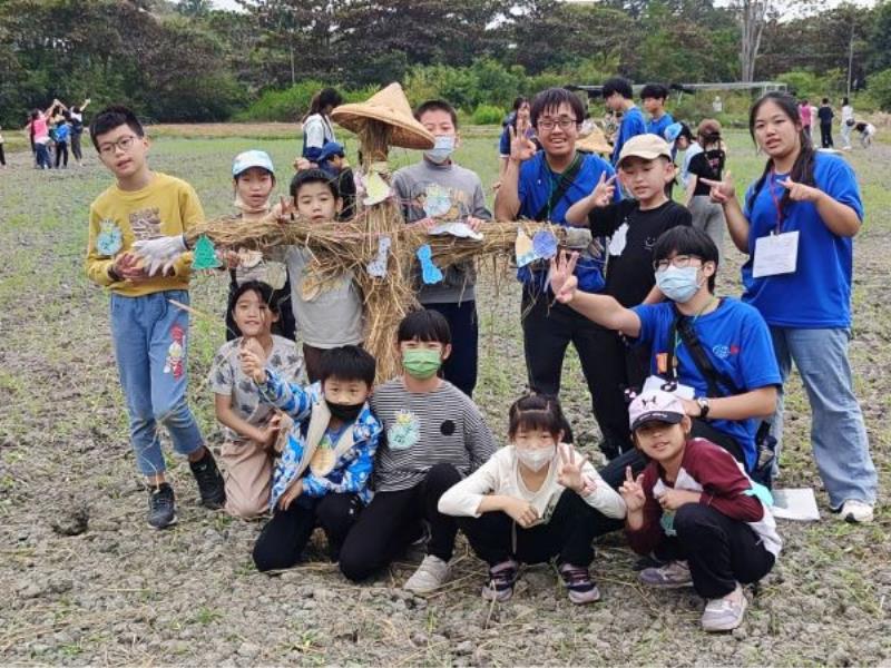 創意稻草人DIY及控土窯　嘉義大學農村生活營讓國小學童體驗農村樂